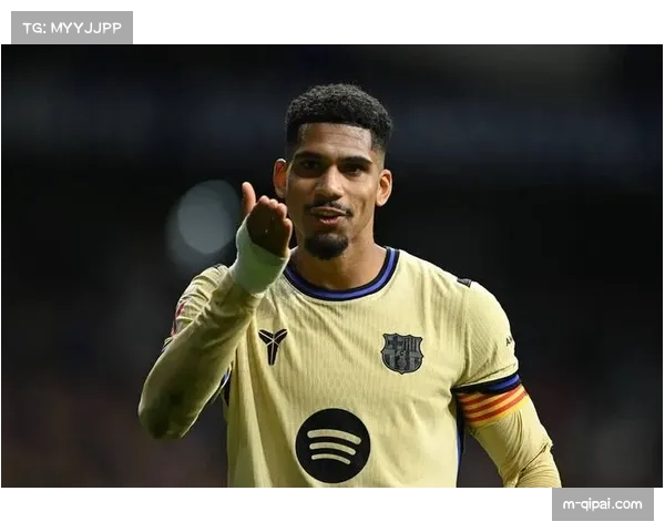 伤病更新:巴萨后卫阿劳霍通过赛前体检,可以出战阿森纳 伤病更新:巴萨后卫阿劳霍通过赛前体检,可以出战阿森纳